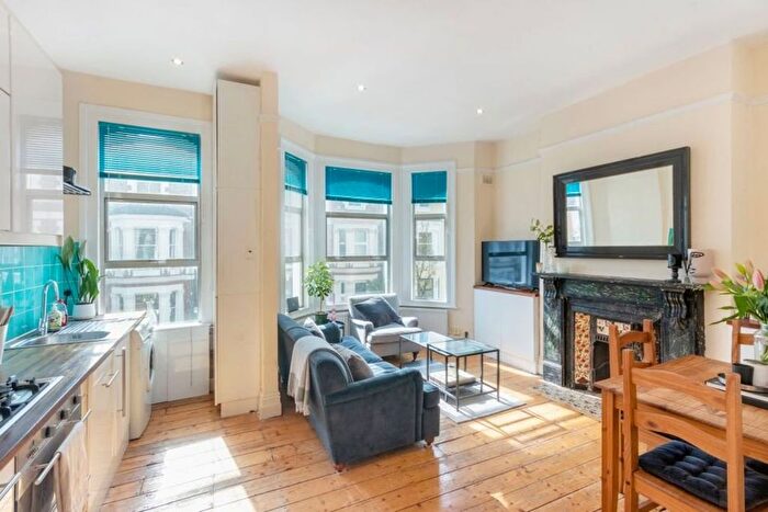 2 Bedroom Flat To Rent In Tregothnan Road, SW9