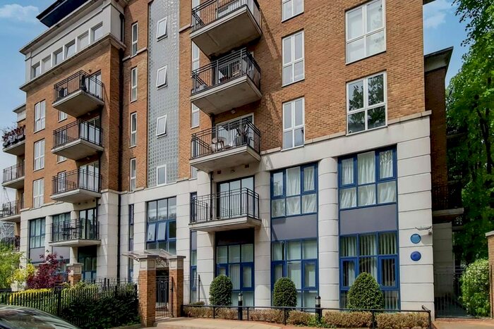 2 Bedroom Flat To Rent In Kensington High Street, Kensington, London, W14