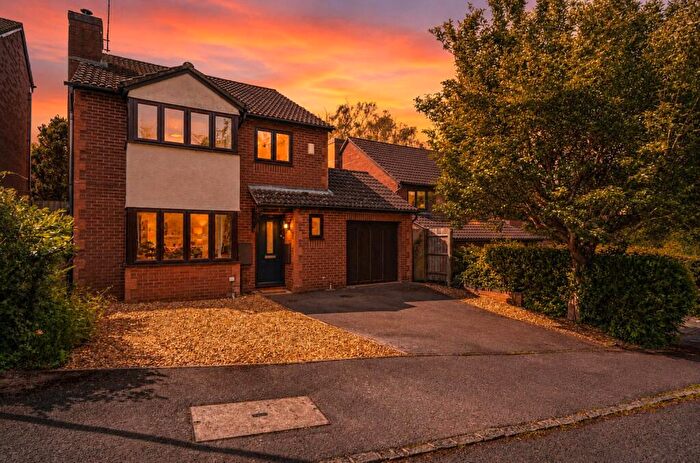 4 Bedroom Detached House For Sale In Finch Way, Burghfield Common, Reading, Berkshire, RG7