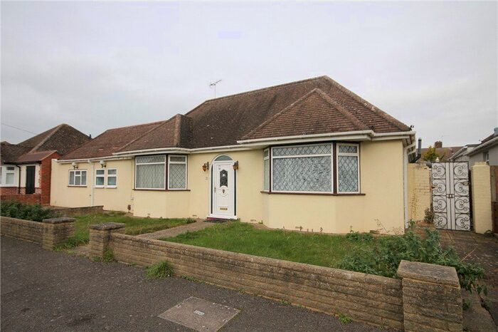 4 Bedroom Bungalow To Rent In Kingsway, Staines-Upon-Thames, Surrey, TW19