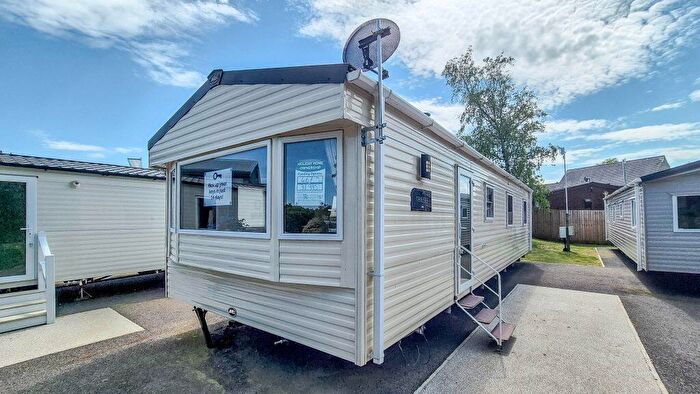 3 Bedroom Park Home For Sale In Hedley Wood Holiday Park, EX22
