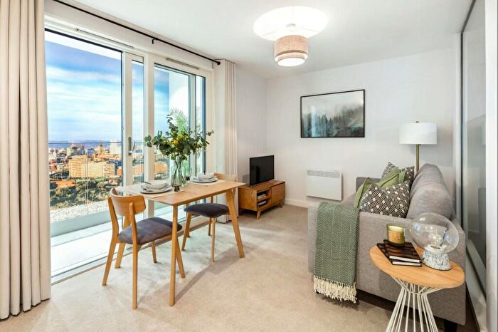 Apartment To Rent In Ingram Row, Leeds, West Yorkshire, LS11