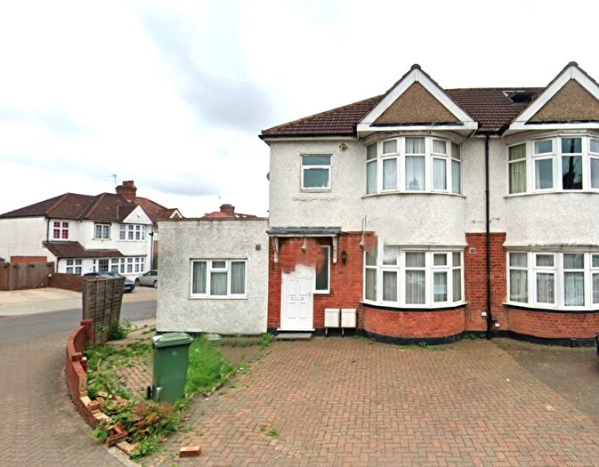 2 Bedroom Ground Maisonette To Rent In Locket Road, Harrow, Greater London, HA3