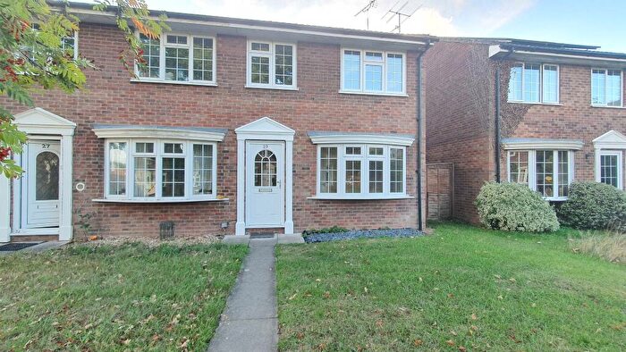 3 Bedroom End Of Terrace House To Rent In Jubilee Close, Tadley, RG26