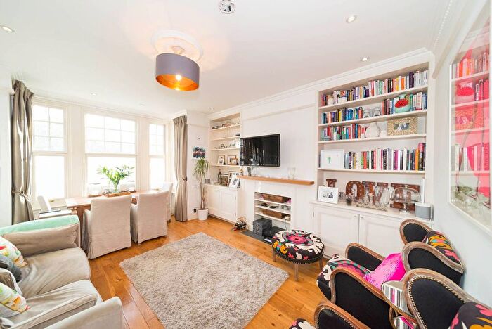 2 Bedroom Flat For Sale In Cavendish Road, Clapham South, London, SW12