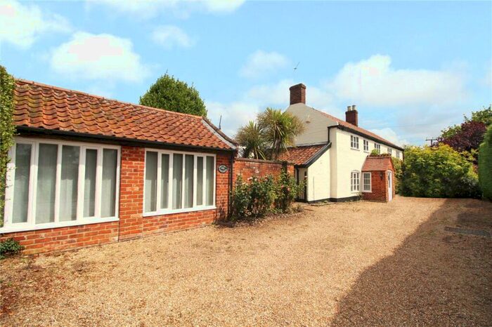 4 Bedroom Detached House For Sale In Bungay Road, Poringland, Norwich, Norfolk, NR14