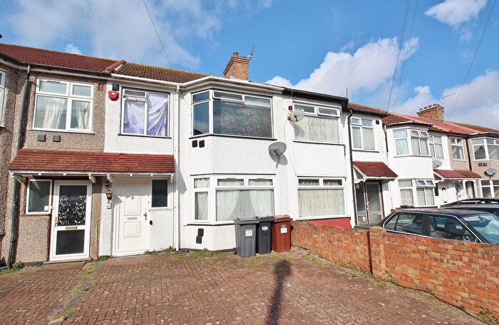 3 Bedroom Terraced House To Rent In Ivanhoe Road, Hounslow, TW4
