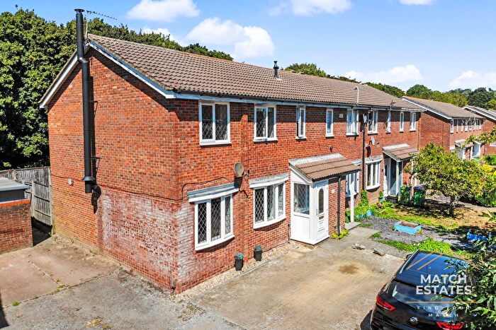 4 Bedroom End Of Terrace House For Sale In Pine Way, Folkestone, Kent, CT19