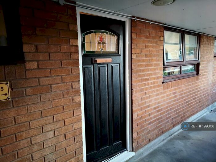 1 Bedroom Flat To Rent In Oldfields, Brentwood, CM14