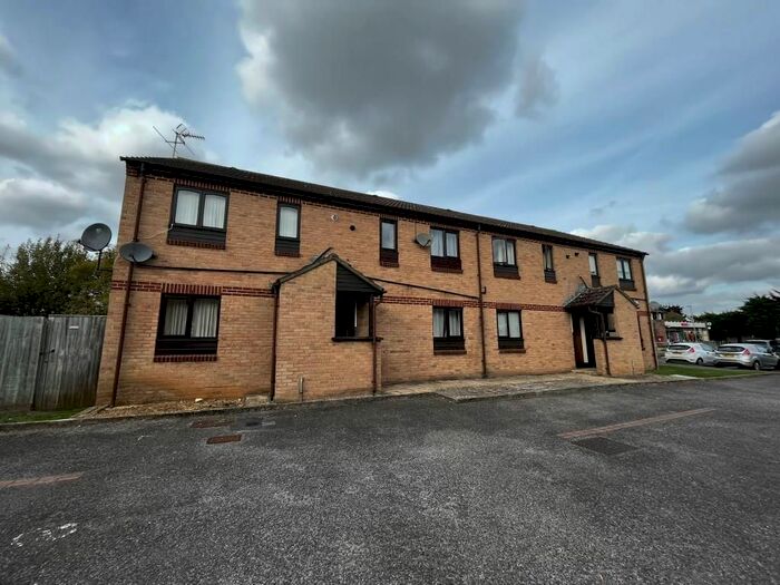 1 Bedroom Flat To Rent In Burwell Drive, Burwell Court, OX28