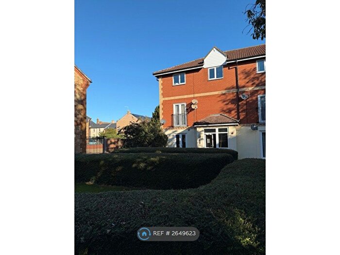 2 Bedroom Flat To Rent In Bevills Plac, March, PE15