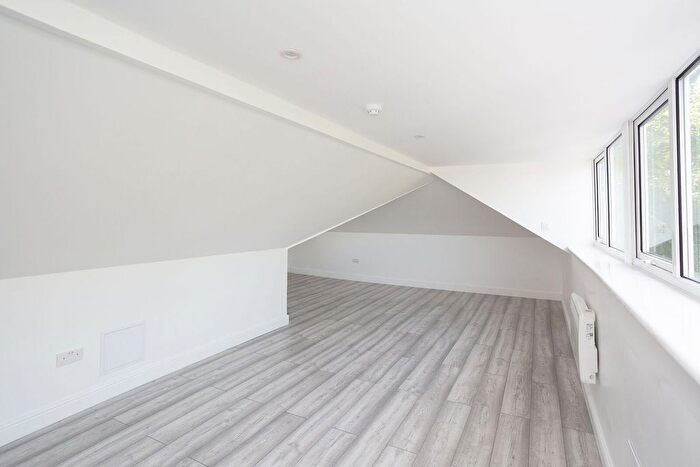 2 Bedroom Flat To Rent In , Bushey, WD23