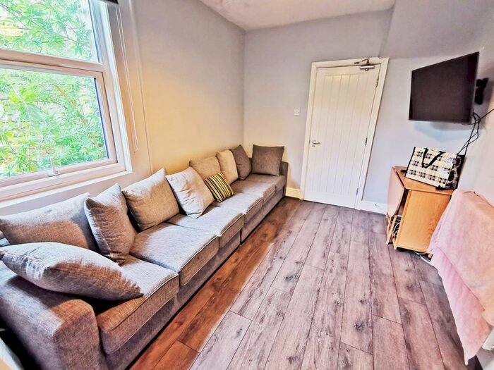 6 Bedroom Property To Rent In Strathnairn Street, Roath, Cardiff, CF24