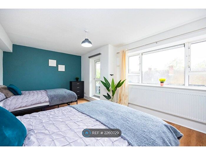 3 Bedroom Flat To Rent In Bridgeland Road, Greater London, E16