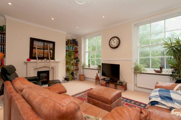 2 Bedroom Flat To Rent In Myddelton Square, London, EC1R