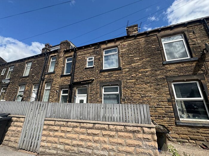 3 Bedroom Terraced House To Rent In Britannia Road, Leeds, LS27