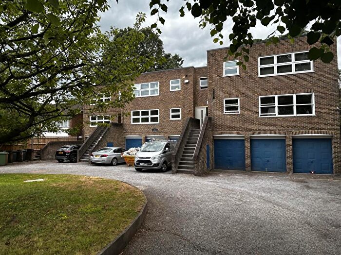 2 Bedroom Flat To Rent In Lyndenhurst, SE3