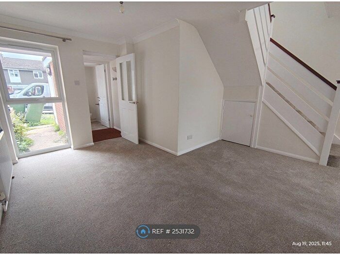 3 Bedroom End Of Terrace House To Rent In Mead Platt, Stokenchurch, High Wycombe, HP14