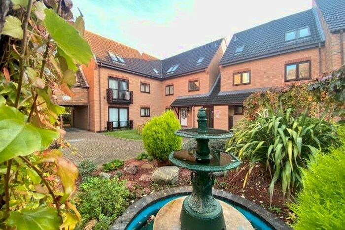 2 Bedroom Flat To Rent In Flamingo Court, Nottingham, NG7