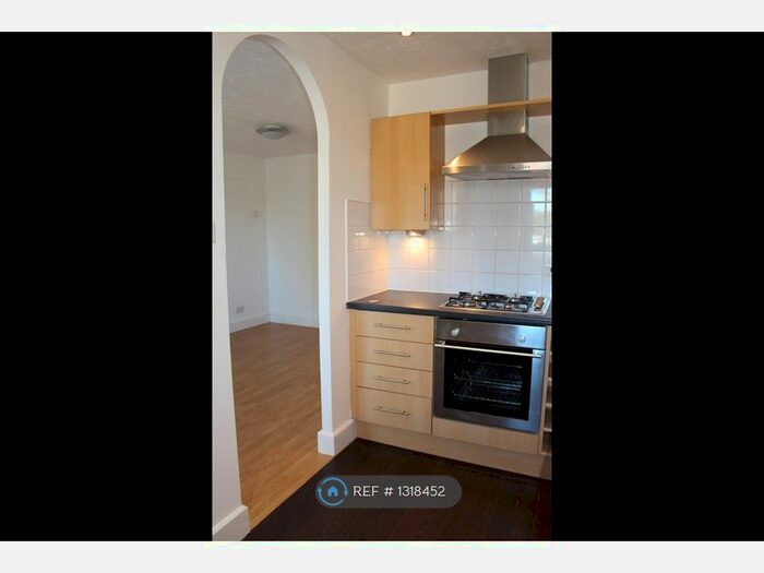2 Bedroom Flat To Rent In Downsway Court, Royston SG8