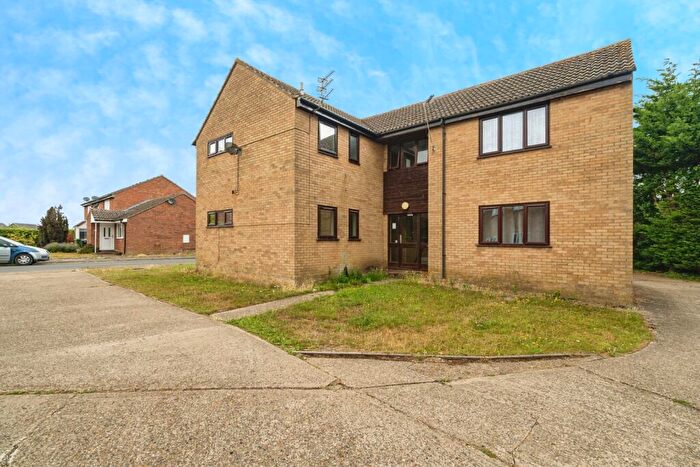 1 Bedroom Flat For Sale In Lime Tree Avenue, Wymondham, Norfolk, NR18