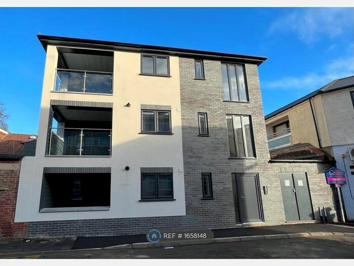 2 Bedroom Flat To Rent In (Top Floor) Kensington Place, Norwich, NR1