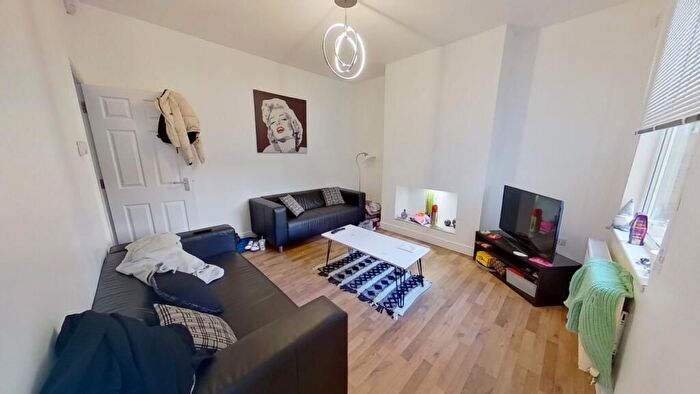 5 Bedroom Semi-Detached House To Rent In Grimsby Terrace, Nottingham, NG3