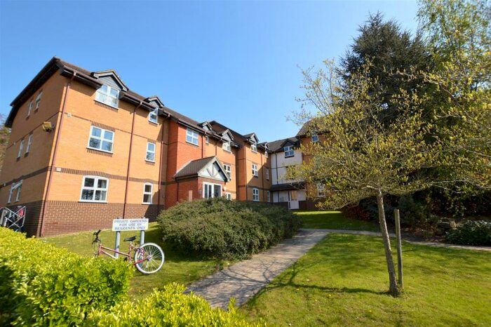 2 Bedroom Flat To Rent In Waller Court, RG4