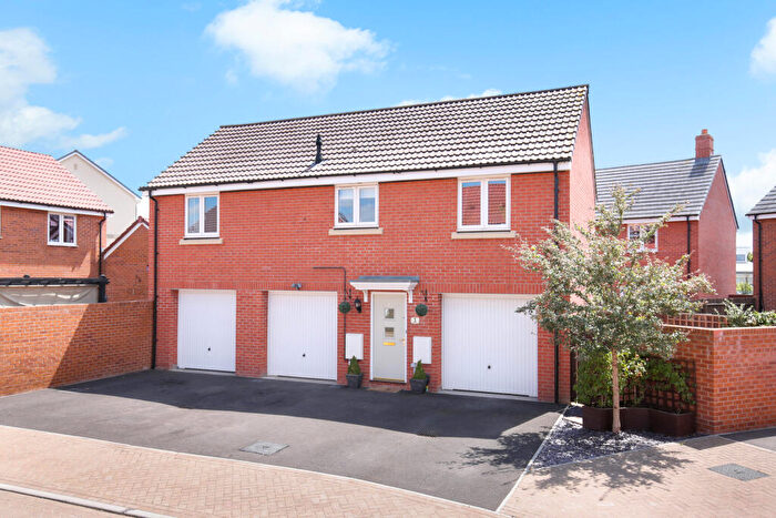 2 Bedroom Coach House For Sale In Butts Crescent, Trowbridge, BA14