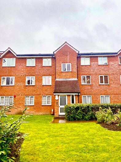 2 Bedroom Flat To Rent In Courtlands Close, Watford, WD24