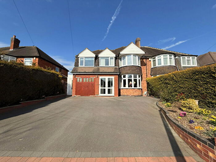 4 Bedroom Semi-Detached House For Sale In Stoneleigh Road, Solihull, B91