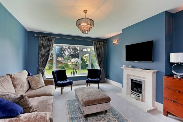 2 Bedroom Flat To Rent In Bromet Close, Watford, WD17