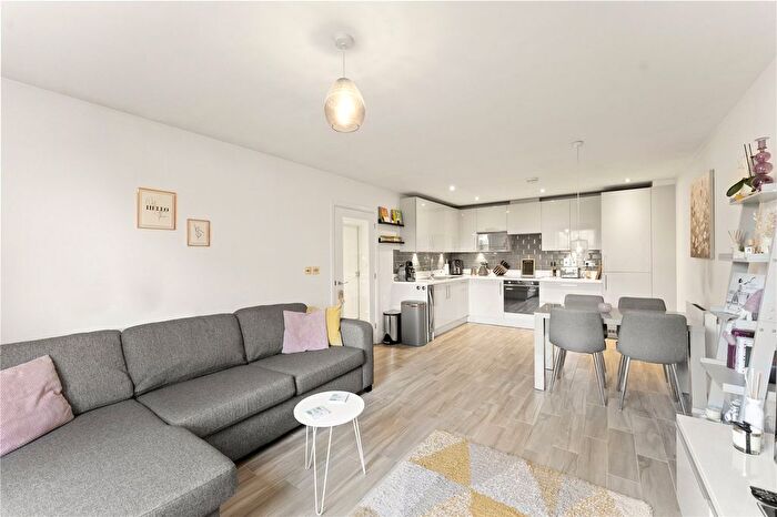 1 Bedroom Flat For Sale In Summerhouse Lane, Harefield, Uxbridge, UB9