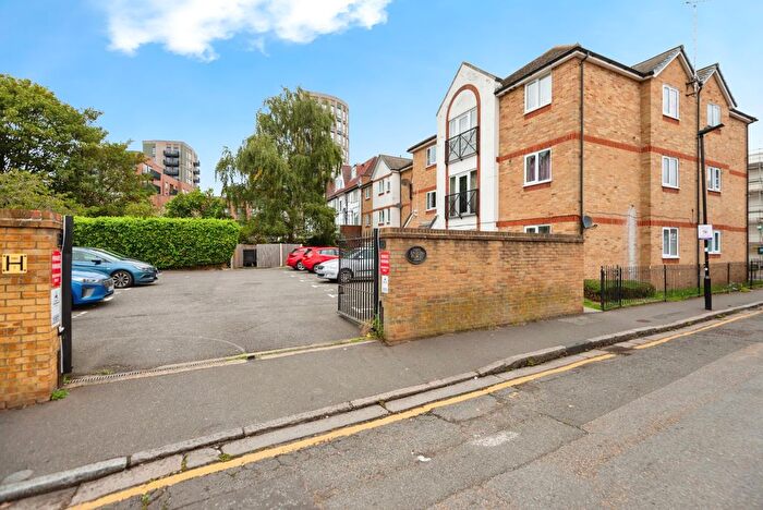 1 Bedroom Flat For Sale In Vine Place, Hounslow, TW3