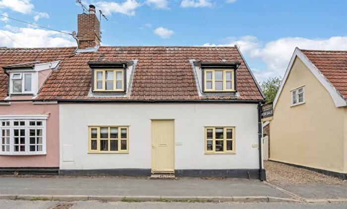 3 Bedroom Semi-Detached House For Sale In The Street., Pakenham, IP31