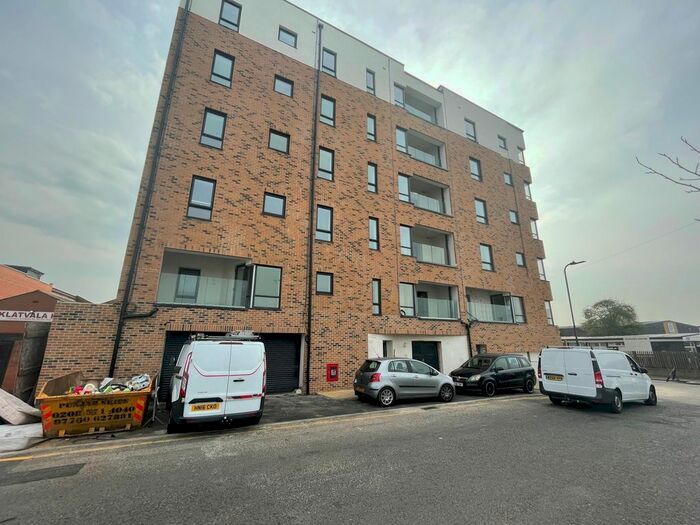 1 Bedroom Flat To Rent In Dominion Road, Southall, UB2
