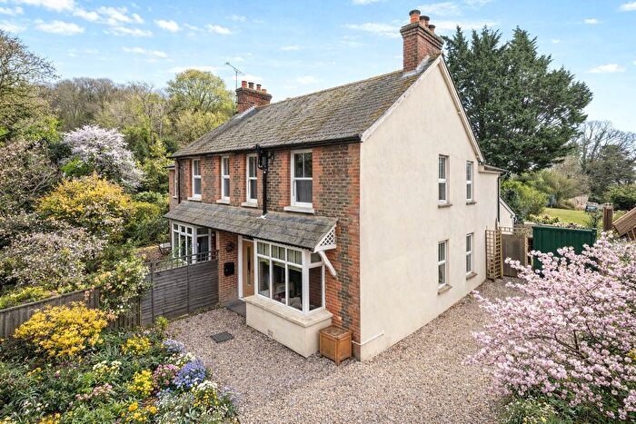 3 Bedroom Semi Detached House For Sale In London Road, Hill Brow, Liss, West Sussex, GU33