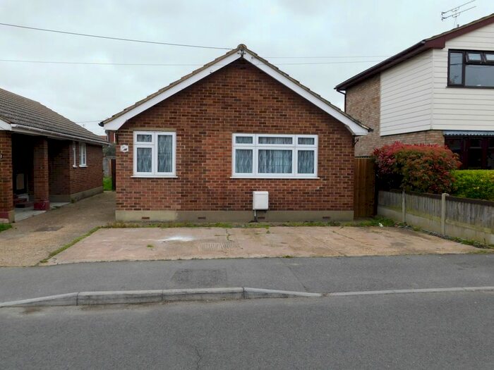 3 Bedroom Detached Bungalow To Rent In Lottem Road, Canvey Island, SS8
