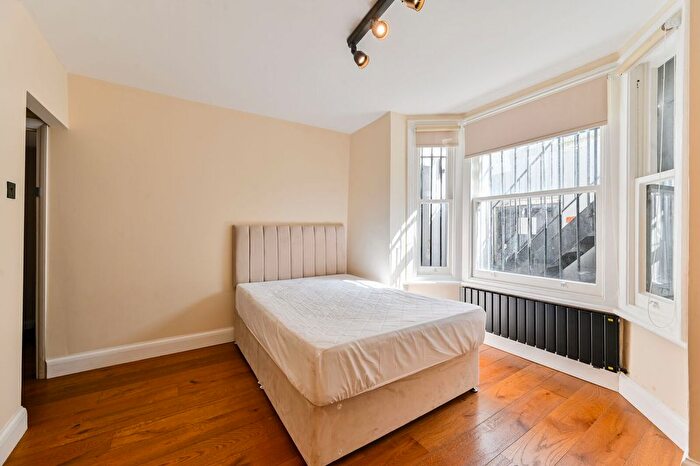 Studio To Rent In Fairholme Road, Barons Court, London, W14