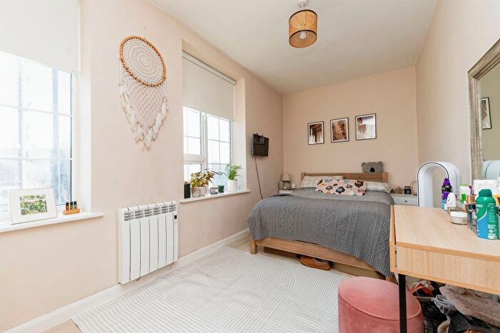 1 Bedroom Flat For Sale In Norton Way North, Letchworth Garden City, SG6