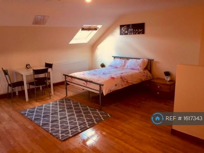 Studio To Rent In Green Lanes, London, N8