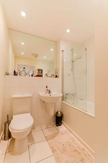 1 Bedroom Flat To Rent In Cold Harbour, Canary Wharf, London, E14