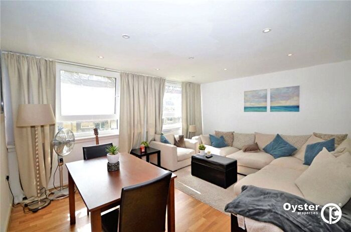 3 Bedroom Flat To Rent In Palmers Road, London, N11