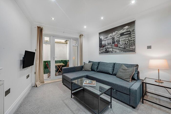 2 Bedroom Flat To Rent In Bell Street, London, NW1