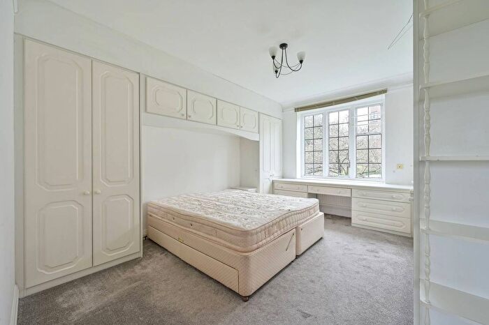 3 Bedroom Flat To Rent In Manor Fields, Putney, London, SW15