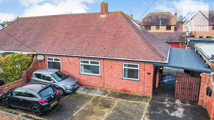 3 Bedroom Bungalow For Sale In Leigh Road, Canvey Island, SS8