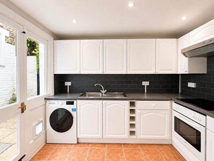 1 Bedroom Apartment To Rent In Woodland Road, Crystal Palace, London, SE19