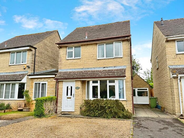 3 Bedroom Detached House For Sale In Longtree Close, Tetbury, GL8