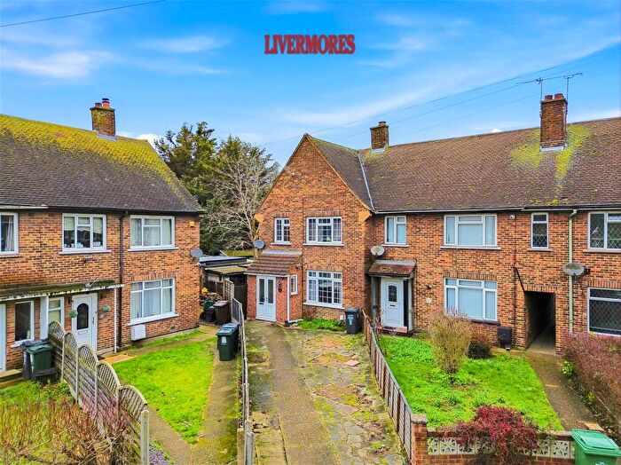 3 Bedroom End Of Terrace House For Sale In Morris Gardens, Dartford, DA1