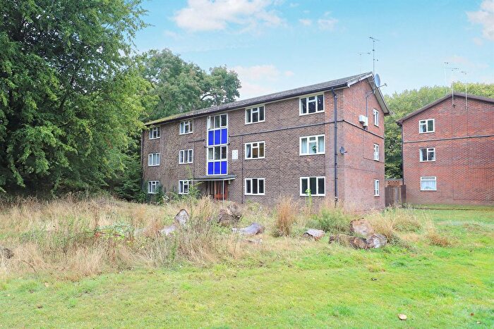 2 Bedroom Flat For Sale In Fieldhead Place, Tettenhall, Wolverhampton, WV6